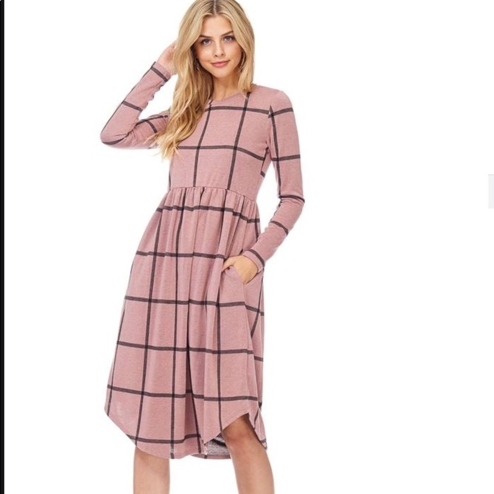 Large checkered pink dress